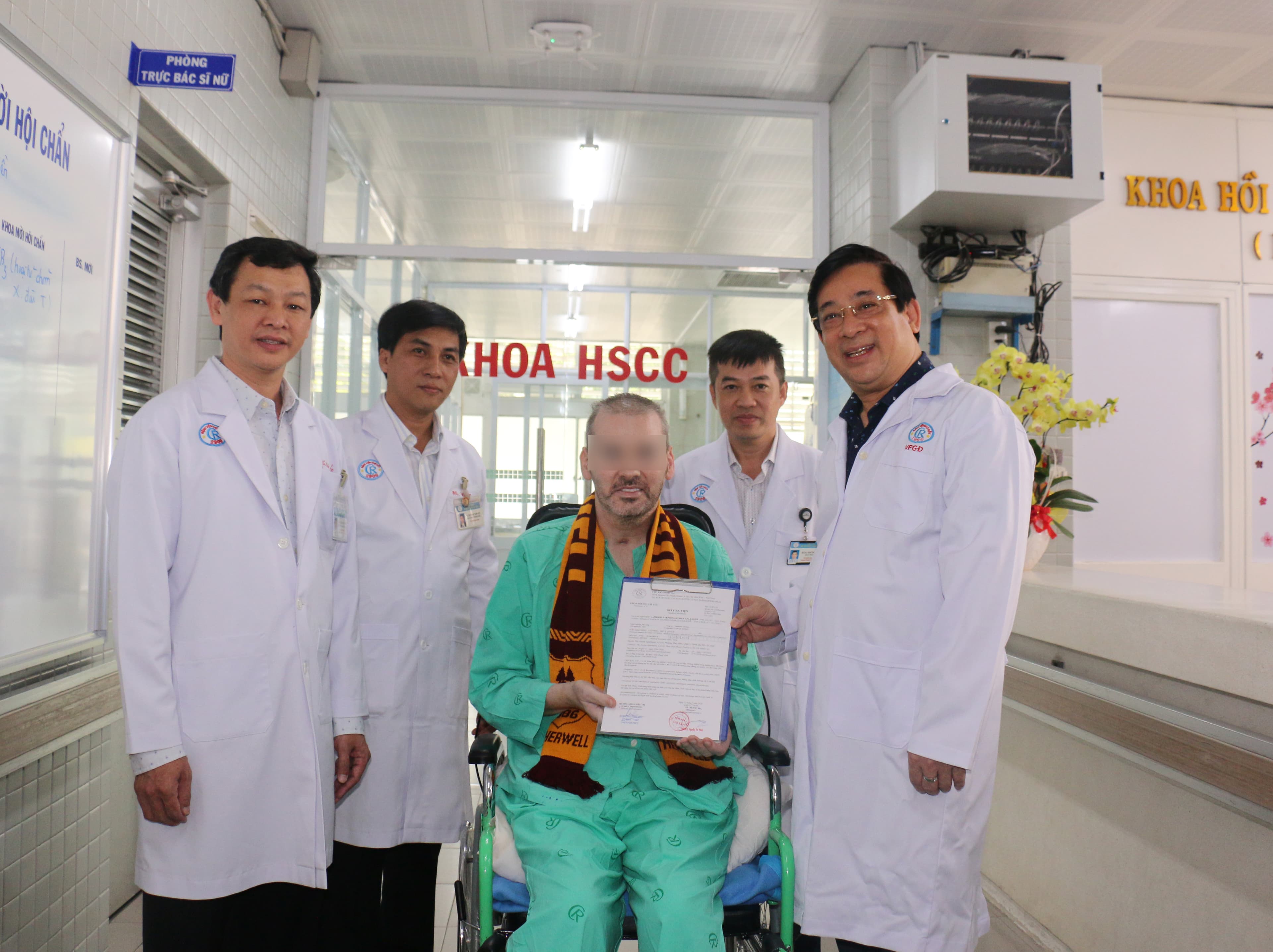 Bệnh nhân 91 nhiễm Covid-19 xuất viện, trở về Anh