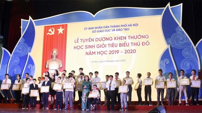 LẠM PHÁT DANH HIỆU HỌC SINH GIỎI