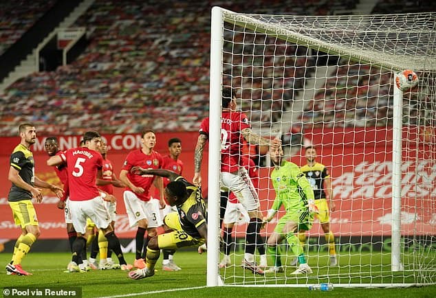 Thủng lưới phút bù giờ, Man Utd bỏ lỡ cơ hội leo lên vị trí thứ ba