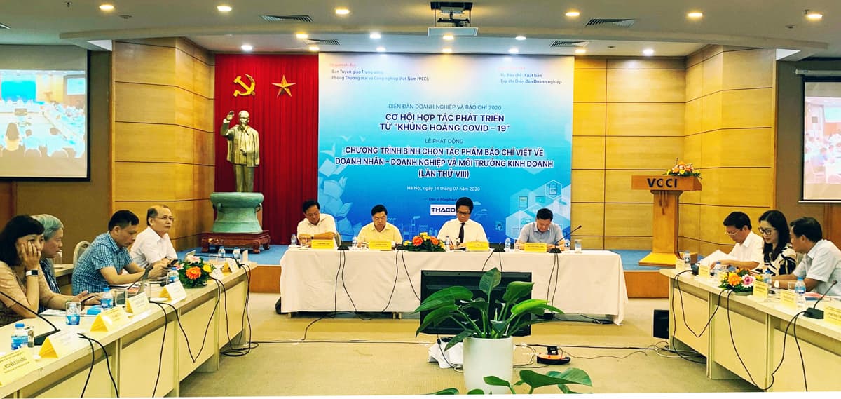 Báo chí và doanh nghiệp hợp tác cùng đất nước vượt qua suy thoái kinh tế