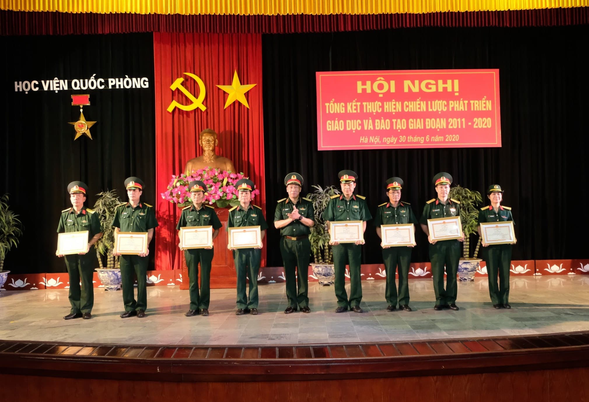 Tạo chuyển biến mạnh trong giảng dạy, nghiên cứu khoa học
