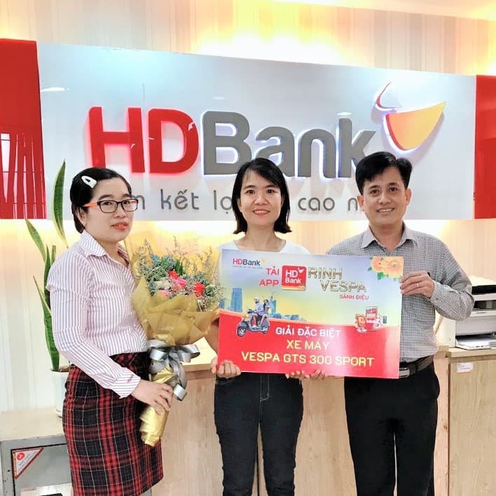 64 khách hàng HDBank may mắn nhận giải từ chương trình “Tải App HDBank - Rinh Vespa sành điệu”