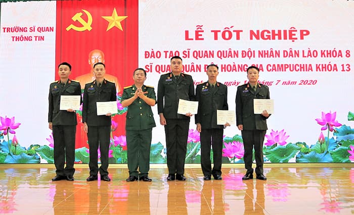 Tổ chức lễ tốt nghiệp học viên Lào và Campuchia