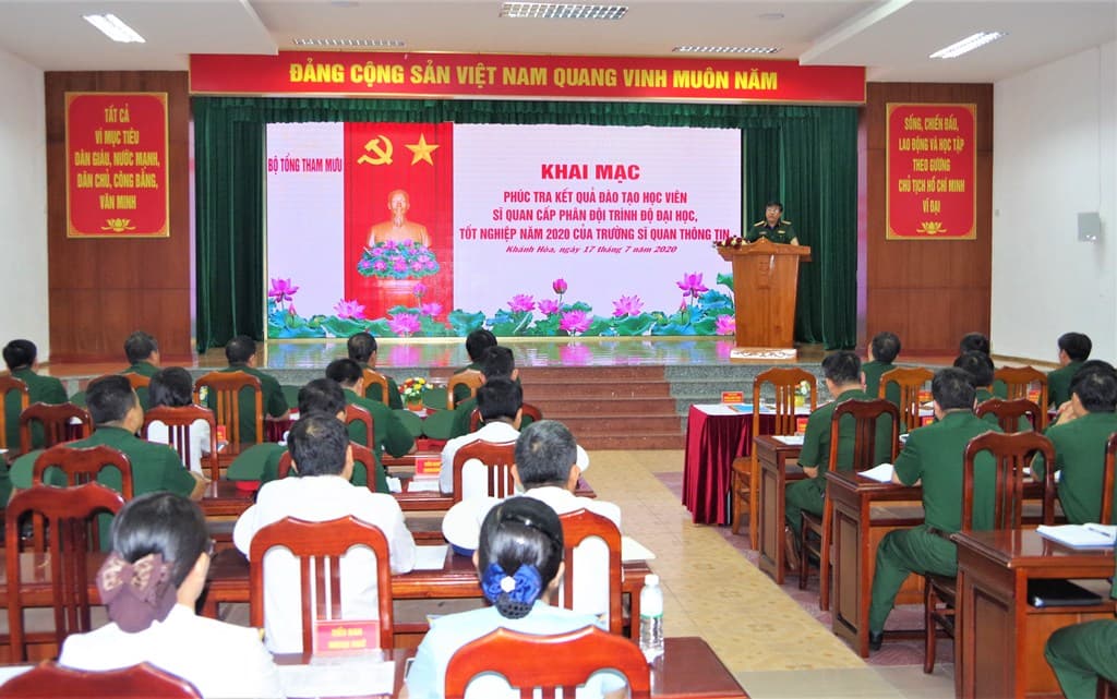 Phúc tra kết quả đào tạo sĩ quan cấp phân đội tại Trường Sĩ quan Thông tin