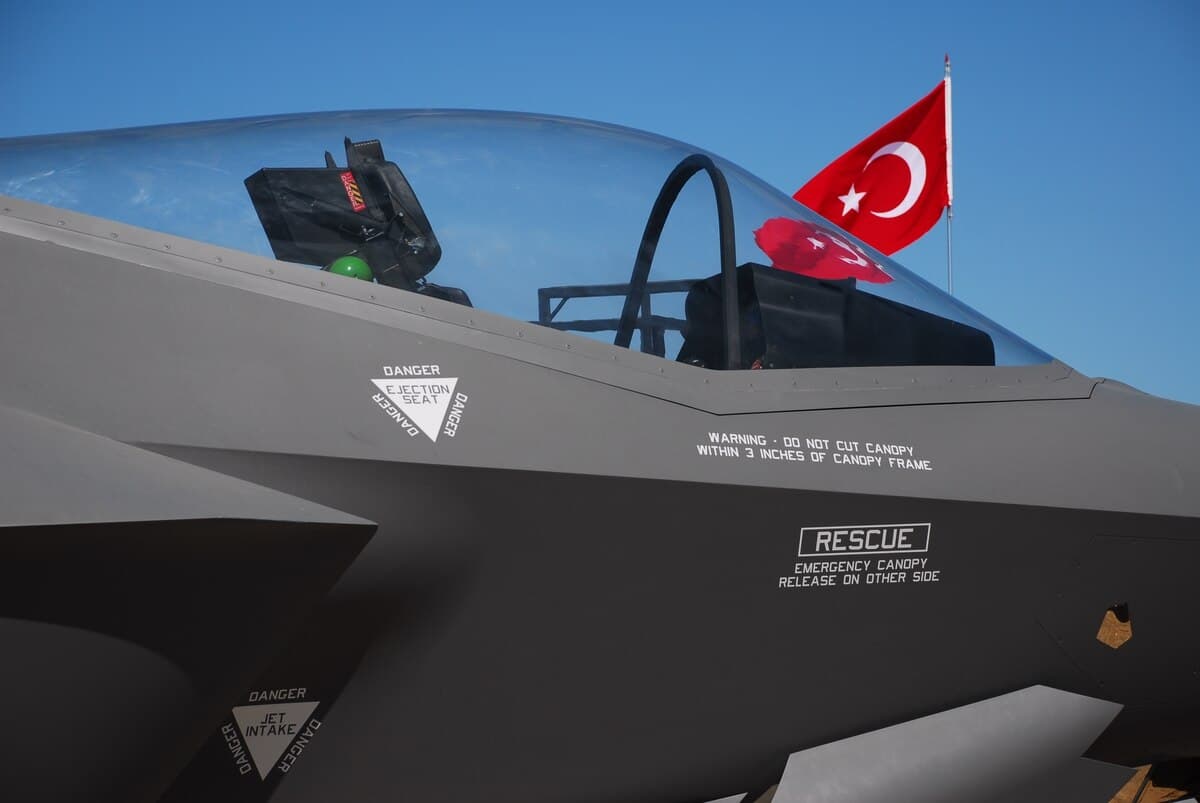 Giá thành máy bay F-35 tăng vì… S-400