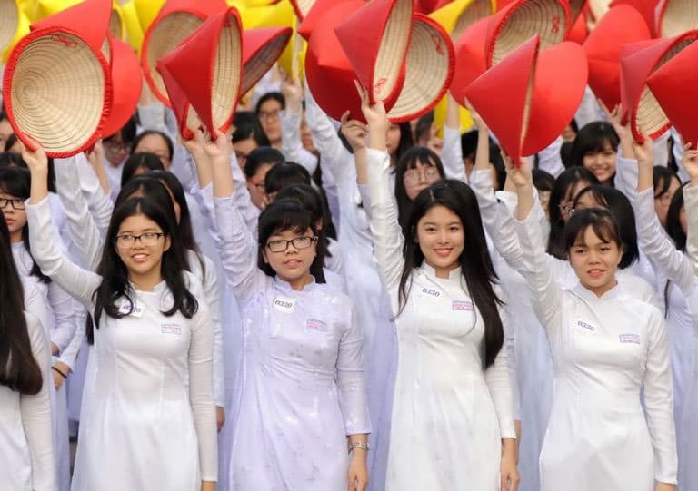 TỰ HÀO ÁO DÀI VIỆT NAM