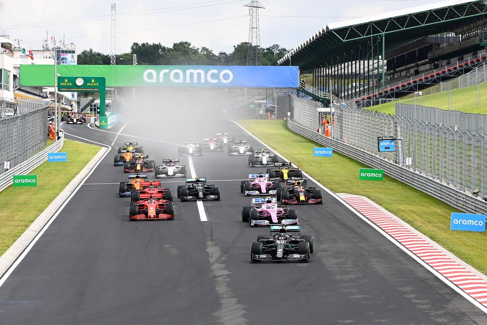 Chiến thắng thứ ba liên tiếp của Lewis Hamilton tại chặng đua F1 Hungarian Grand Prix