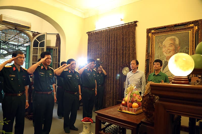 Thượng tướng Phan Văn Giang dâng hương tri ân các đồng chí nguyên lãnh đạo Bộ Quốc phòng