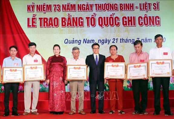 Chủ tịch Quốc hội Nguyễn Thị Kim Ngân dự Lễ trao Bằng Tổ quốc ghi công tại Quảng Nam