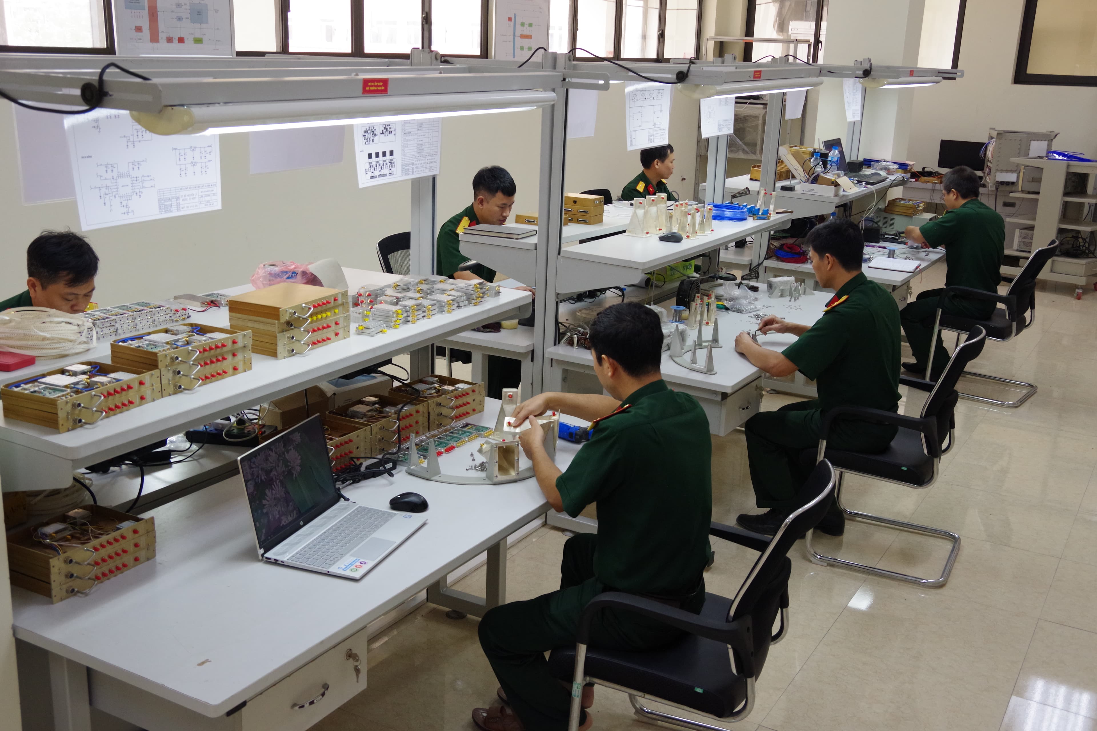 Nâng cao chất lượng bảo đảm kỹ thuật cho lực lượng tác chiến điện tử toàn quân