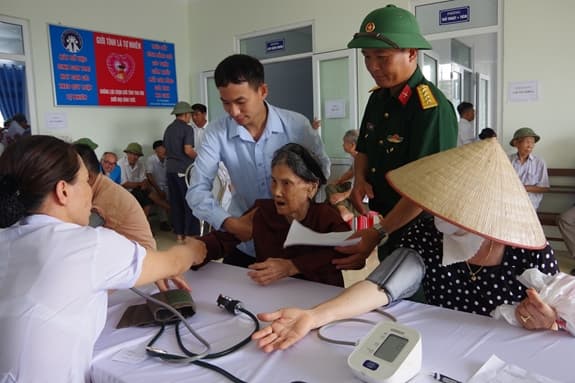Hải Dương: Khám bệnh, tư vấn sức khỏe và cấp thuốc miễn phí cho hơn 300 đối tượng chính sách