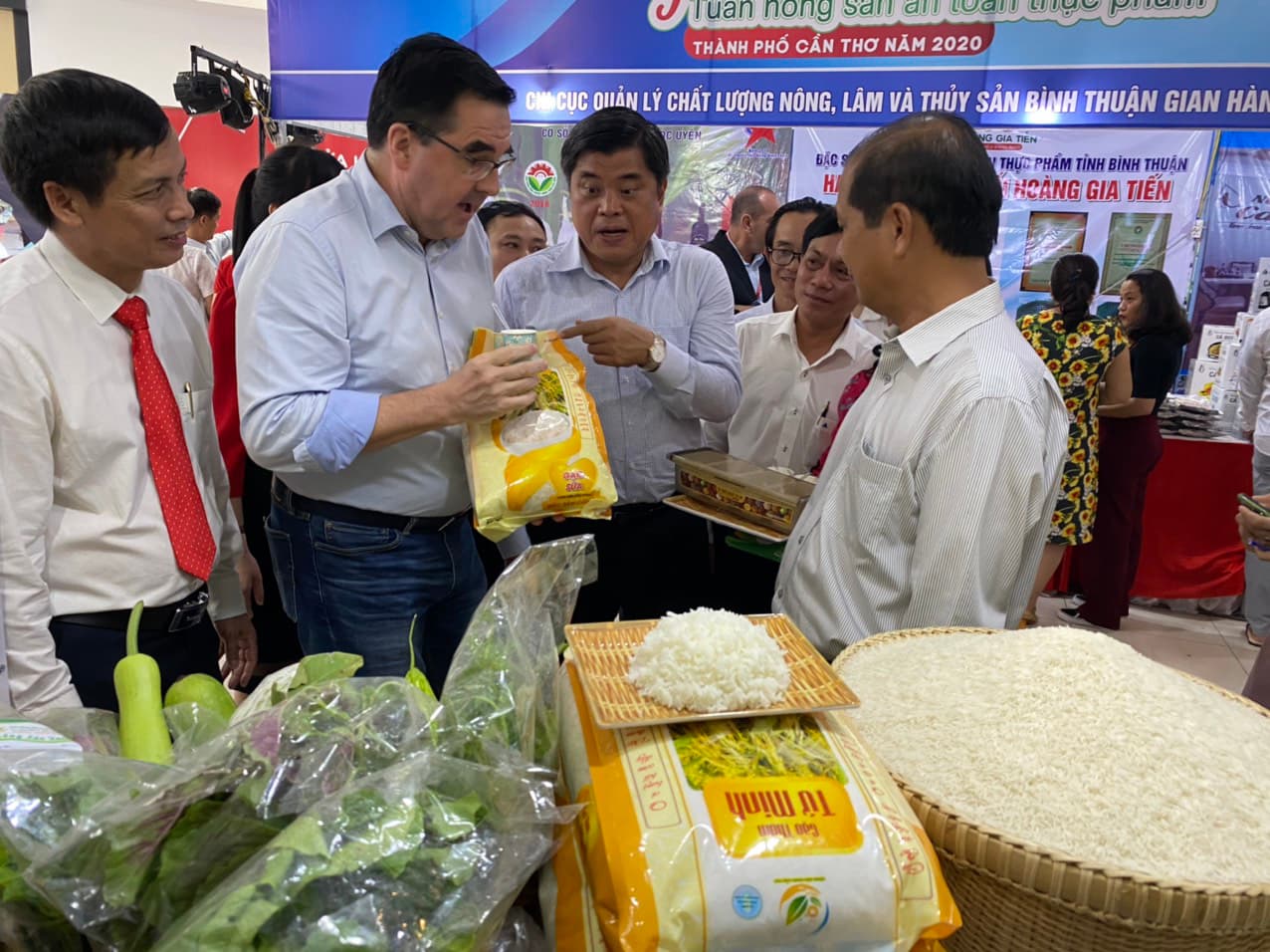 Khai mạc Phiên chợ tuần nông sản an toàn thực phẩm năm 2020