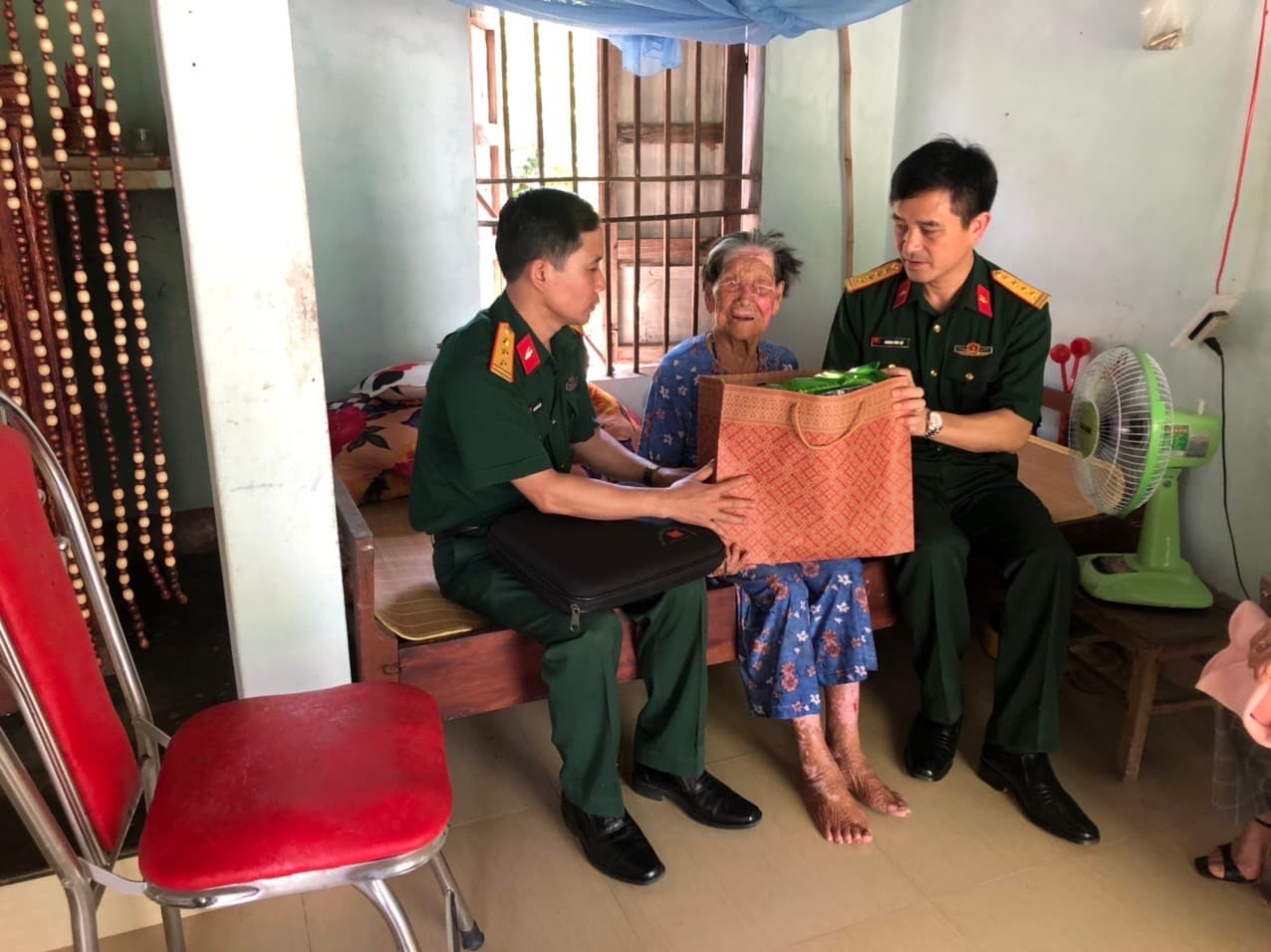 Các con trở về...