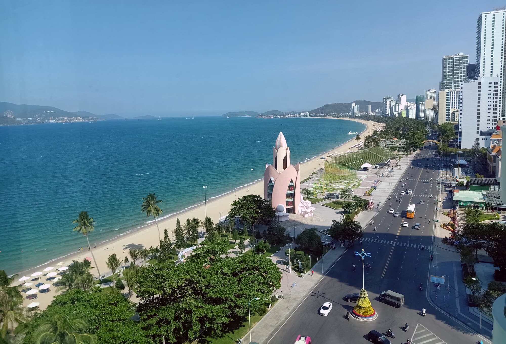 Bài 7: PGS, TS Nguyễn Chu Hồi: 
Phát triển mạng lưới đô thị biển để Việt Nam không mãi "đứng ven bờ"