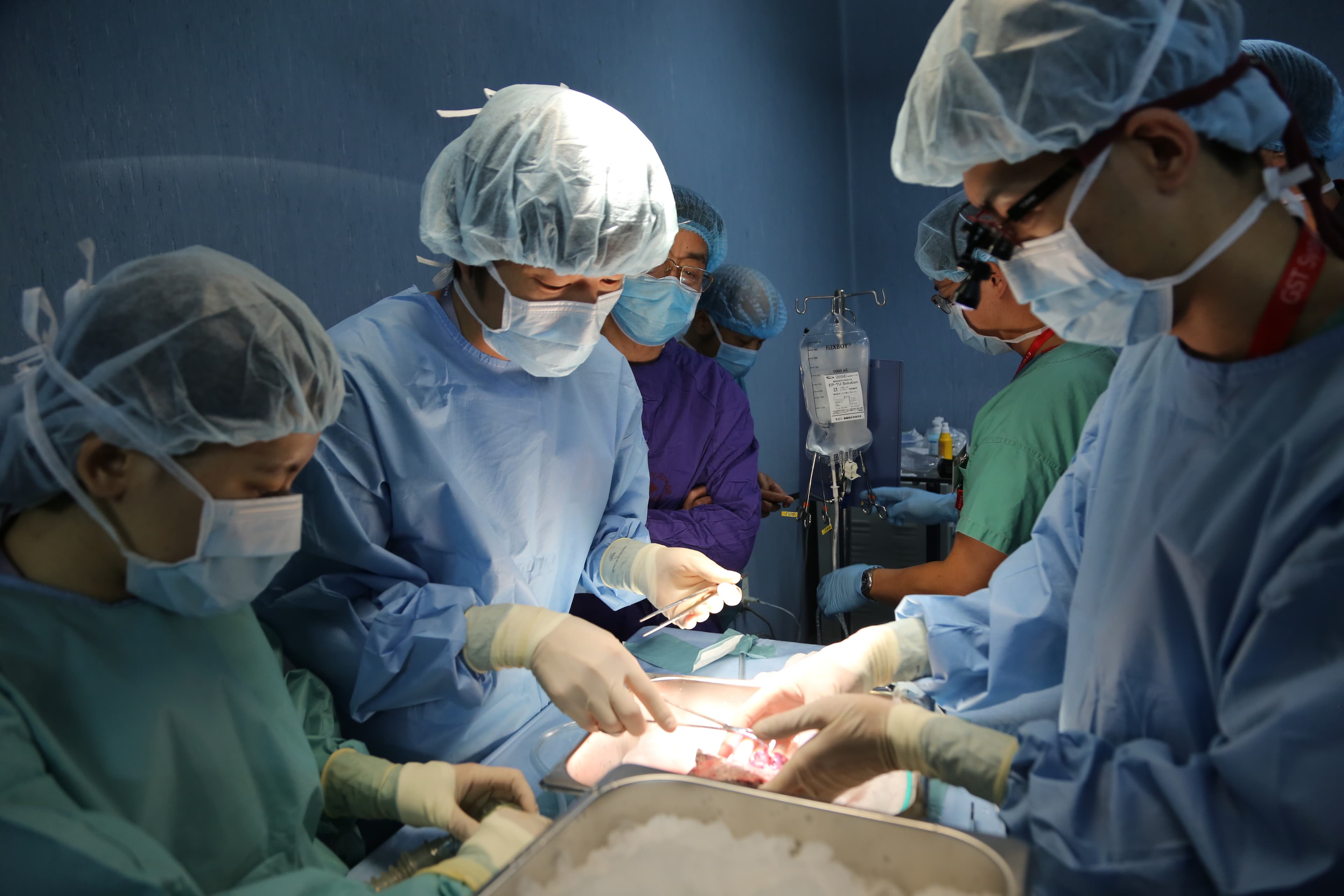 Xây dựng Học viện Quân y thành trung tâm đào tạo, điều trị và nghiên cứu khoa học hiện đại