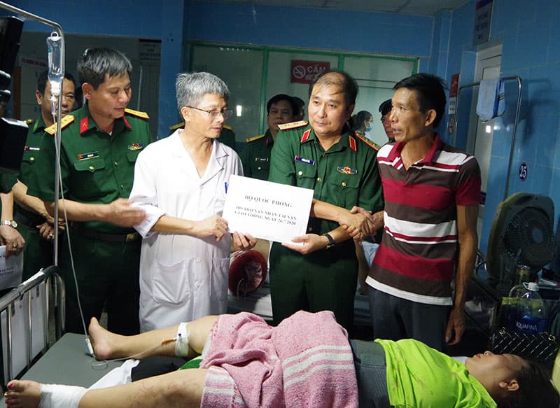Bộ Quốc phòng hỗ trợ nạn nhân vụ tai nạn giao thông tại Quảng Bình