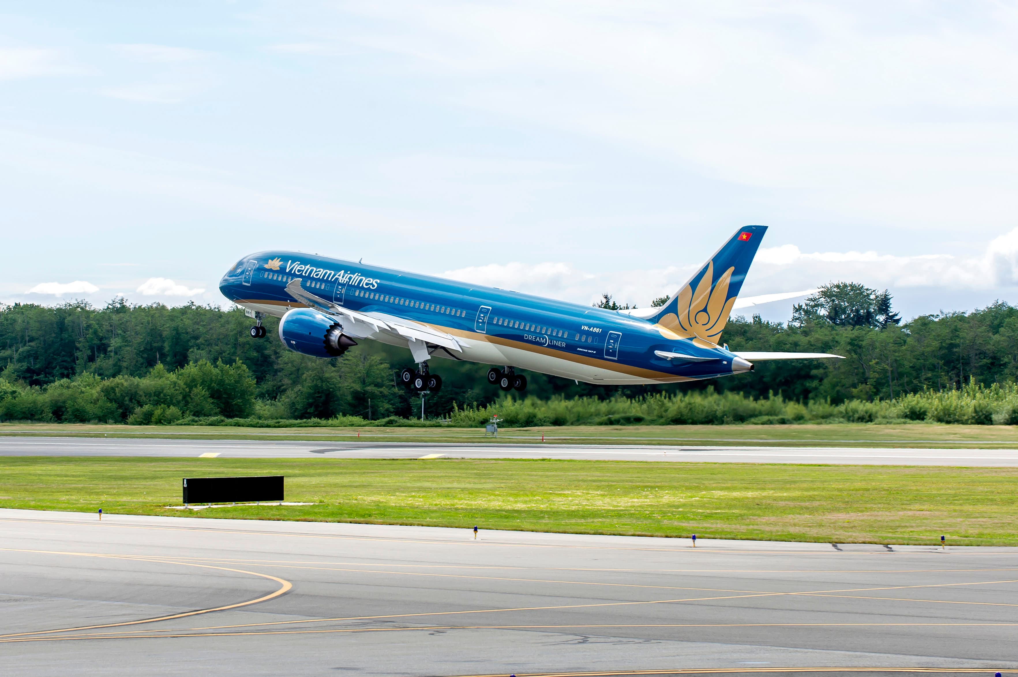 Vietnam Airlines tạm dừng khai thác các chuyến bay đến, đi từ Đà Nẵng