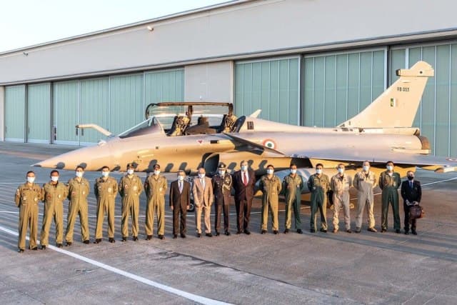5 máy bay chiến đấu Rafale đầu tiên đã lên đường tới Ấn Độ
