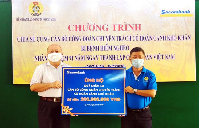 Trao kinh phí hỗ trợ cán bộ công đoàn chuyên trách có hoàn cảnh khó khăn