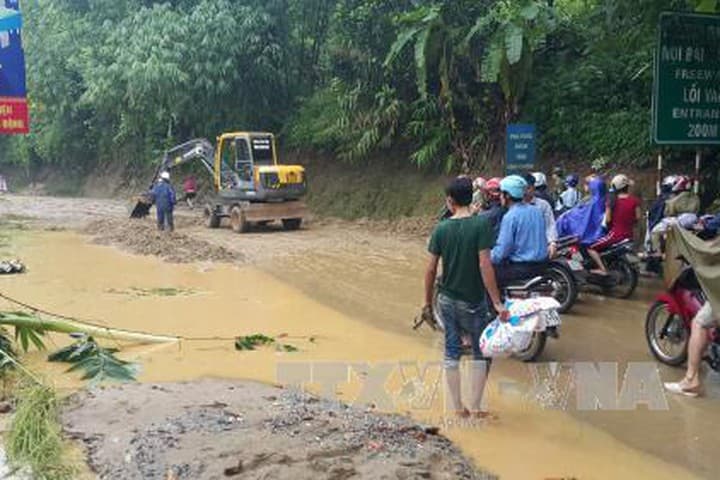 Yên Bái: Mưa lớn và sạt lở đất gây nghẽn giao thông tại huyện Trạm Tấu