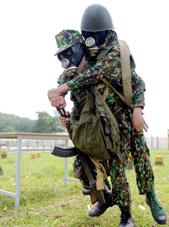 Những "bông hồng thép" trên thao trường đổ lửa