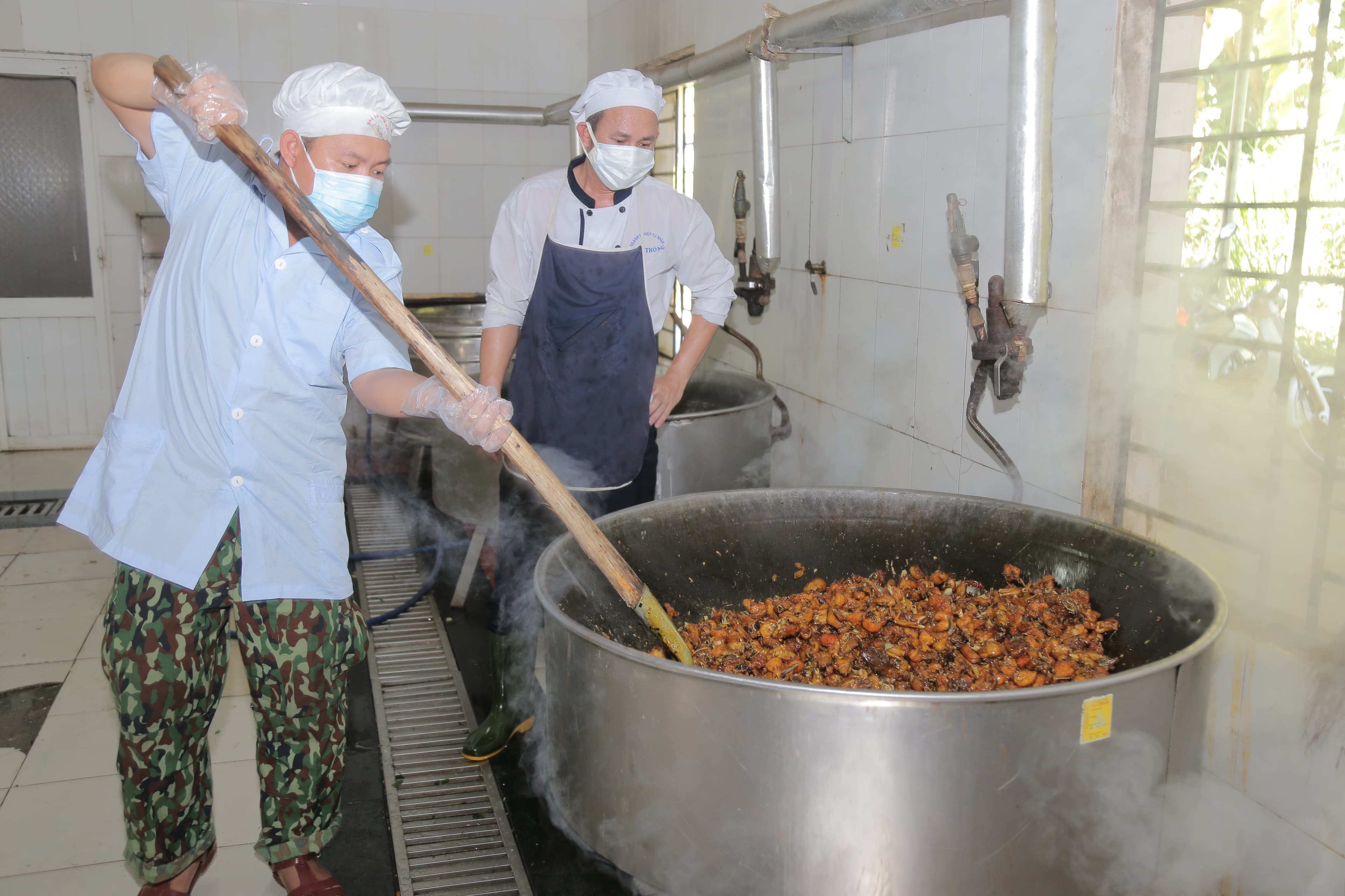 Cơm ngon, canh ngọt nhờ bộ đội