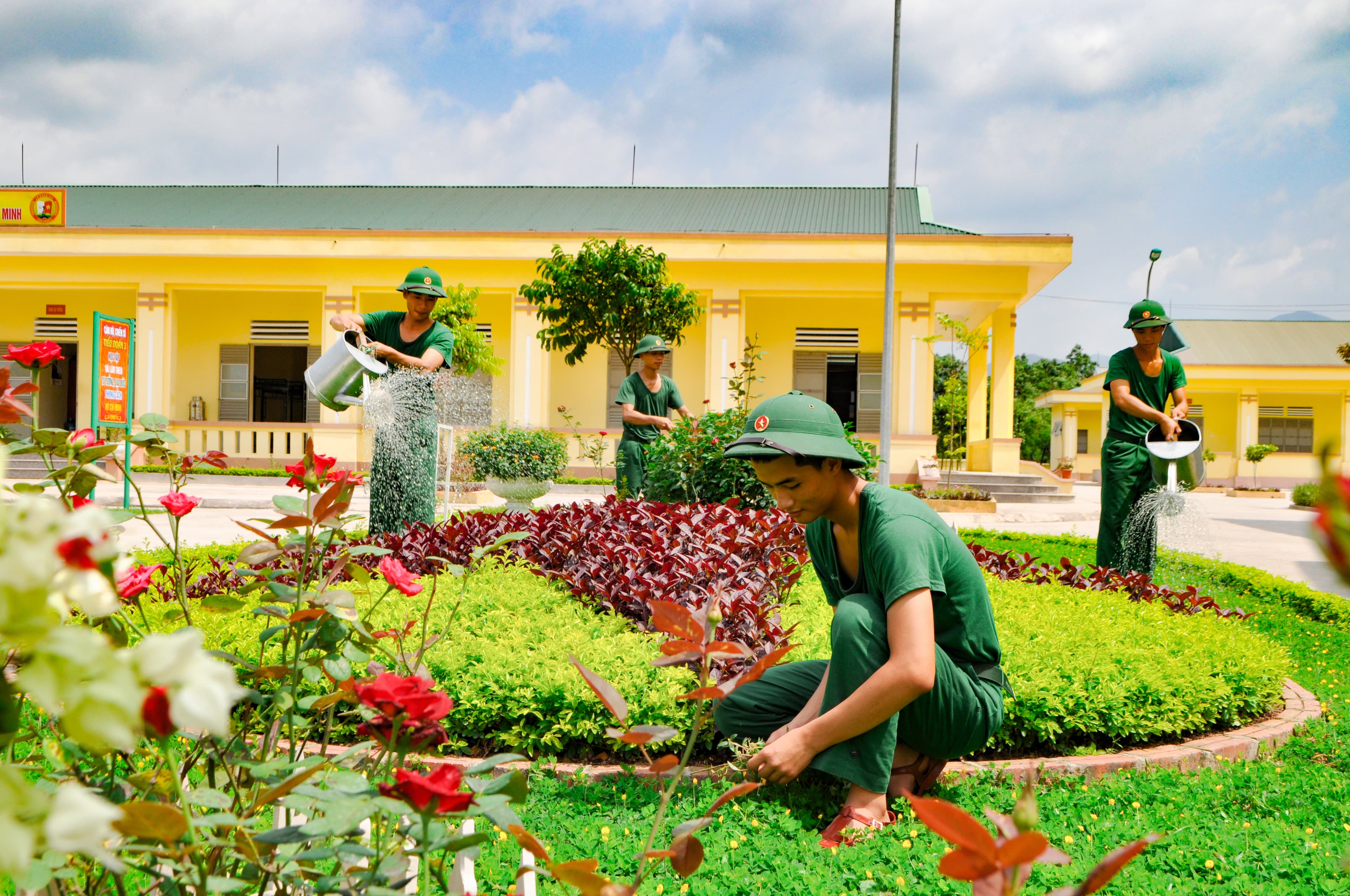 Tham mưu đúng, tạo nguồn tốt, xây dựng doanh trại toàn quân chính quy, hiện đại