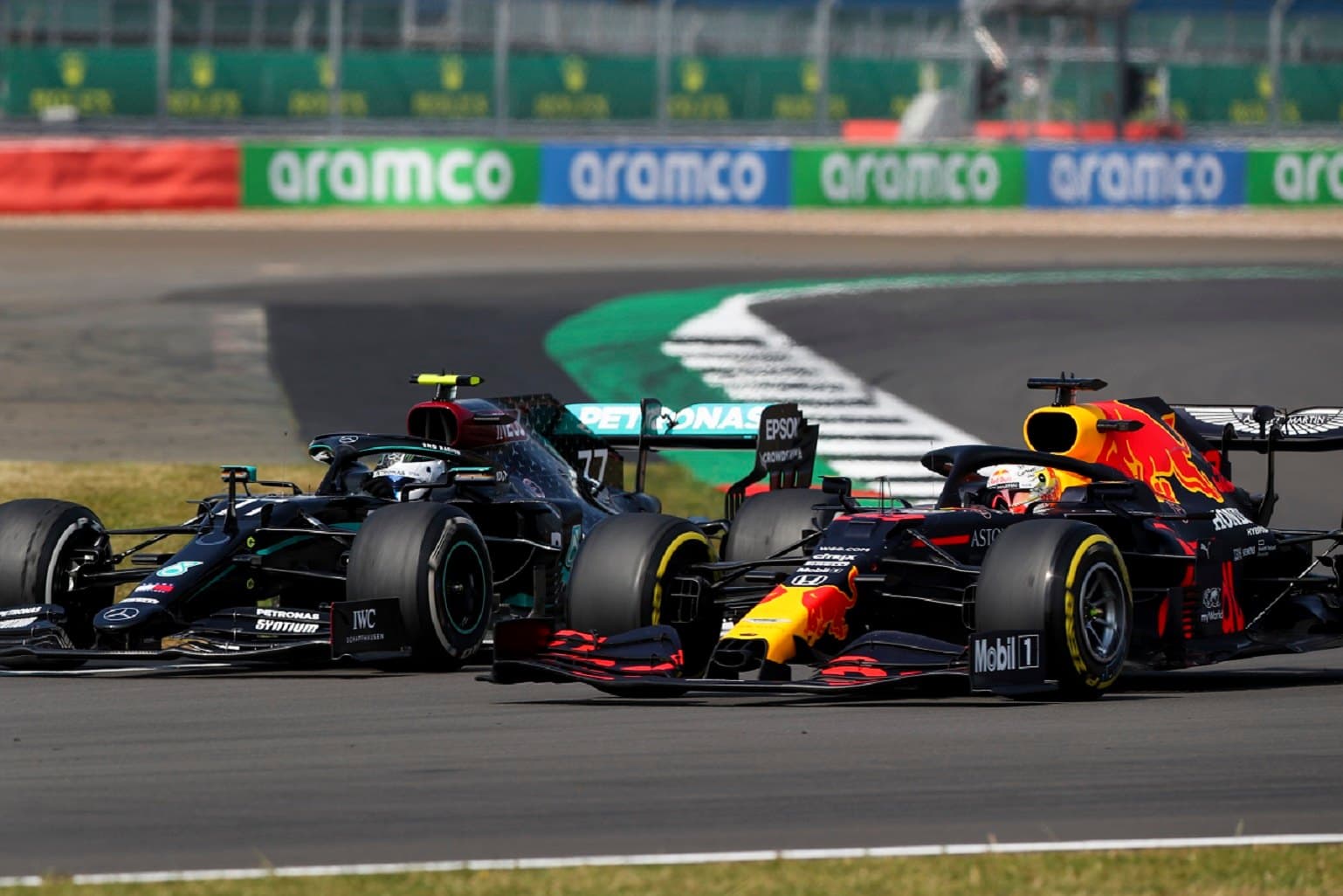 Max Verstappen giành chiến thắng ngoạn mục tại chặng đua kỷ niệm 70 năm F1