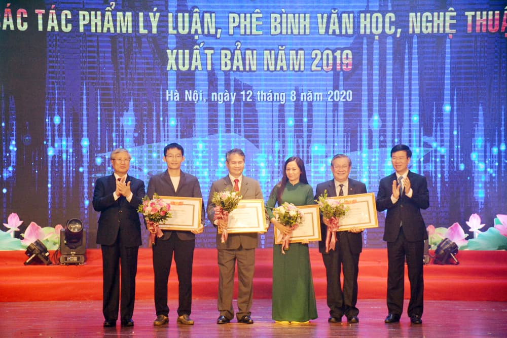Trao thưởng các tác phẩm lý luận, phê bình văn học, nghệ thuật xuất bản năm 2019