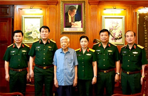 Đồng chí Lê Khả Phiêu với sự nghiệp xây dựng Quân đội nhân dân Việt Nam vững mạnh về chính trị