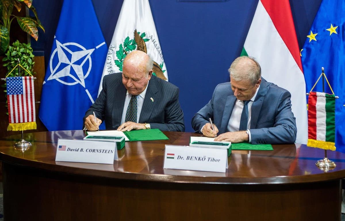 Hungary và Mỹ đạt thỏa thuận quân sự lịch sử