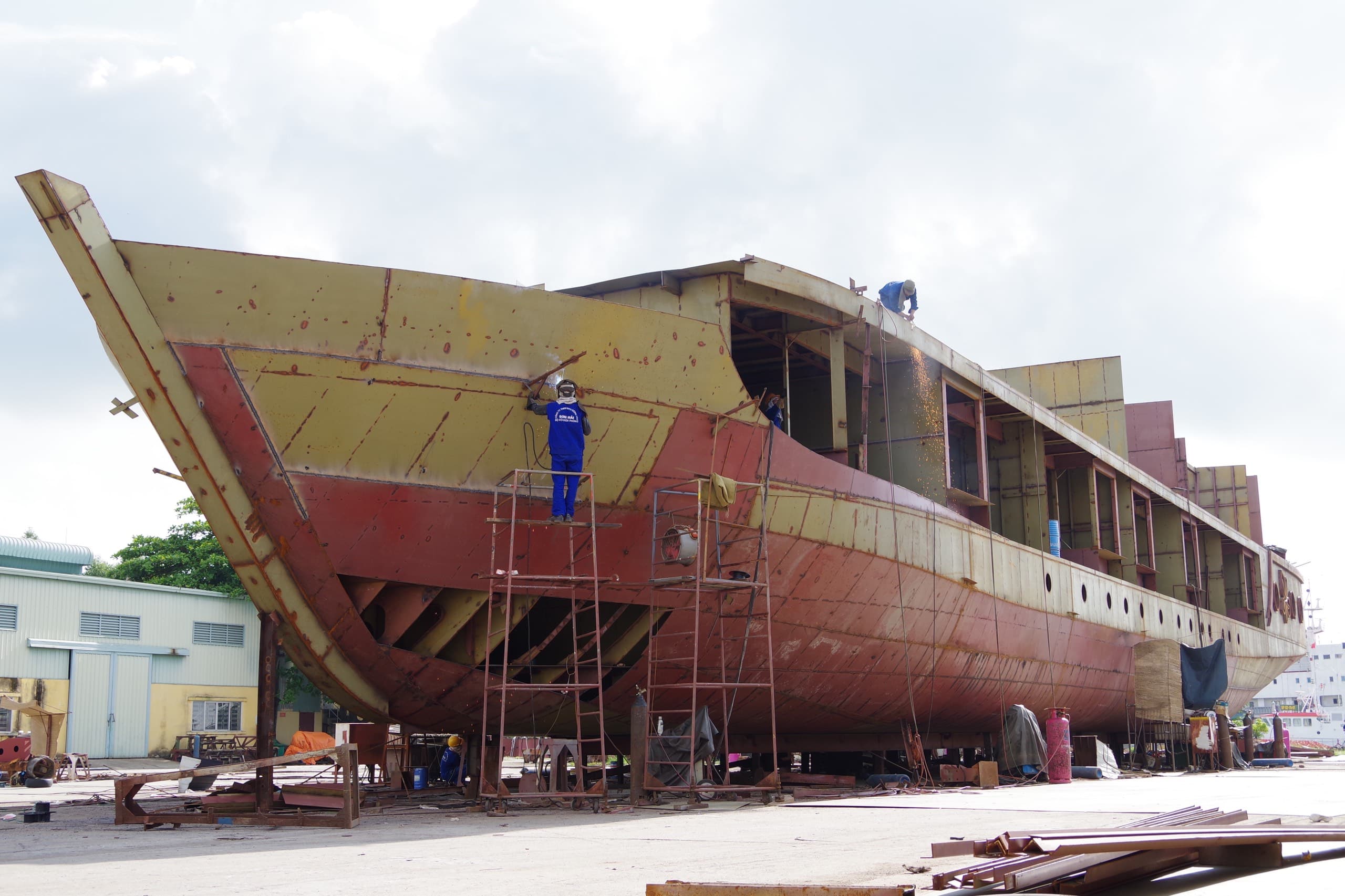 Nơi sinh, dưỡng những con tàu "quân hàm xanh"