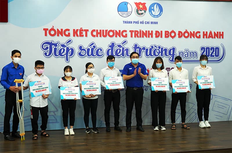 Trao học bổng “Tiếp sức đến trường năm 2020” tặng sinh viên có hoàn cảnh khó khăn