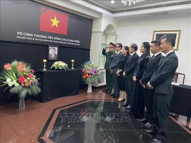 Lễ viếng và mở sổ tang nguyên Tổng Bí thư Lê Khả Phiêu tại các nước