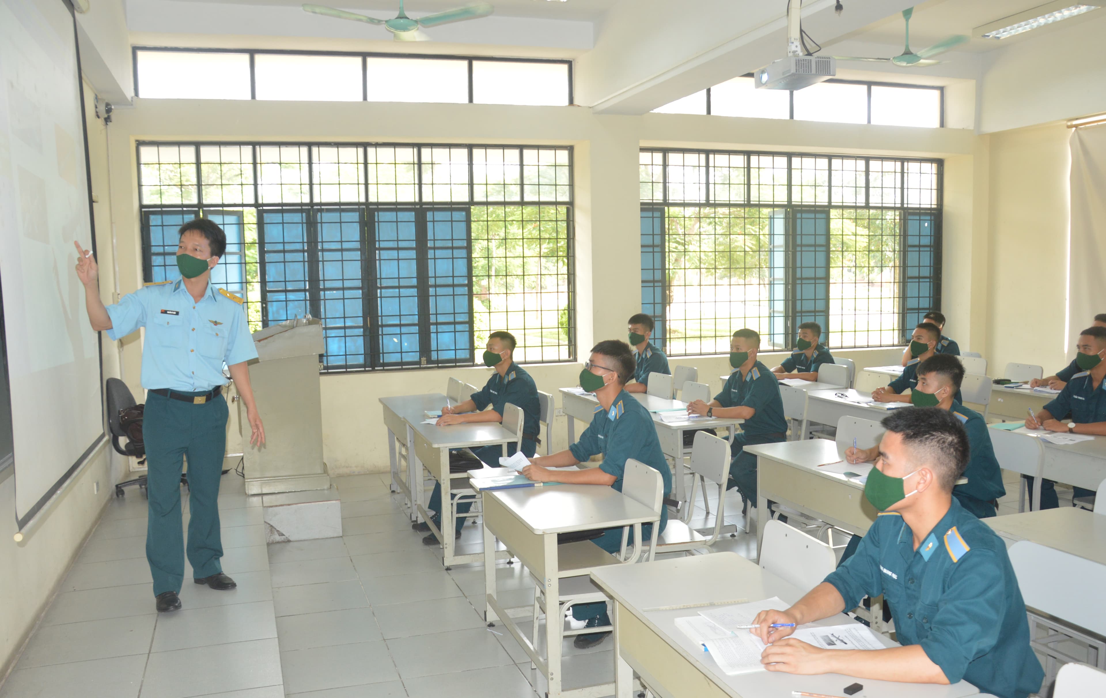 Vừa chống dịch, vừa bảo đảm công tác đào tạo