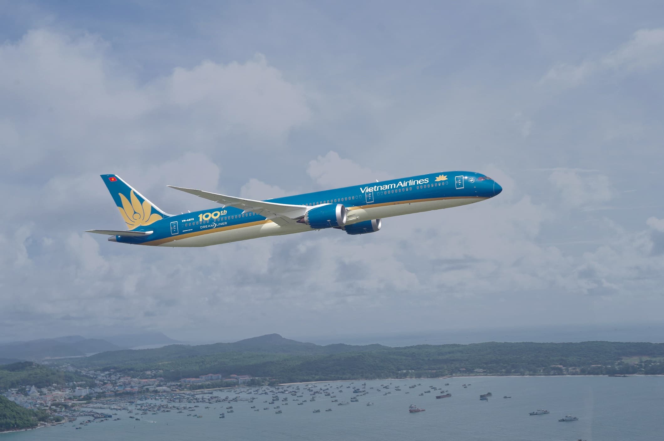 Công tác Thành phố Hồ Chí Minh - Hà Nội thật dễ và tiết kiệm với Vietnam Airlines