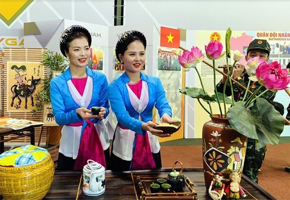 Tranh Đông Hồ hút hồn người Nga