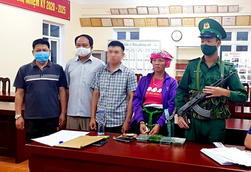 Bắt đối tượng người Lào vận chuyển trái phép chất ma túy