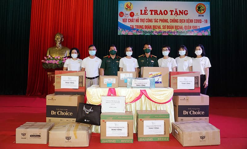 Gắn kết tình quân dân, cùng chung tay chống Covid-19