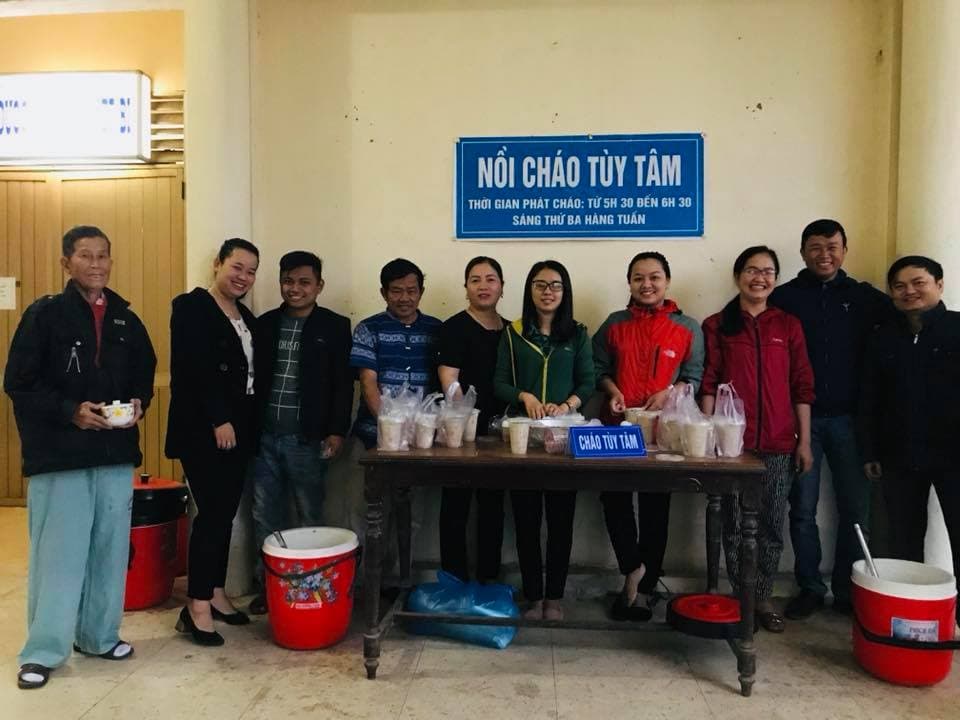 “Nồi cháo tùy tâm” ấm lòng người bệnh