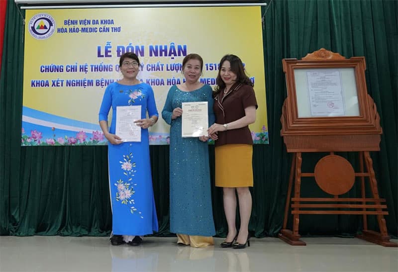 Đón nhận Chứng chỉ hệ thống quản lý chất lượng ISO 15189:2012