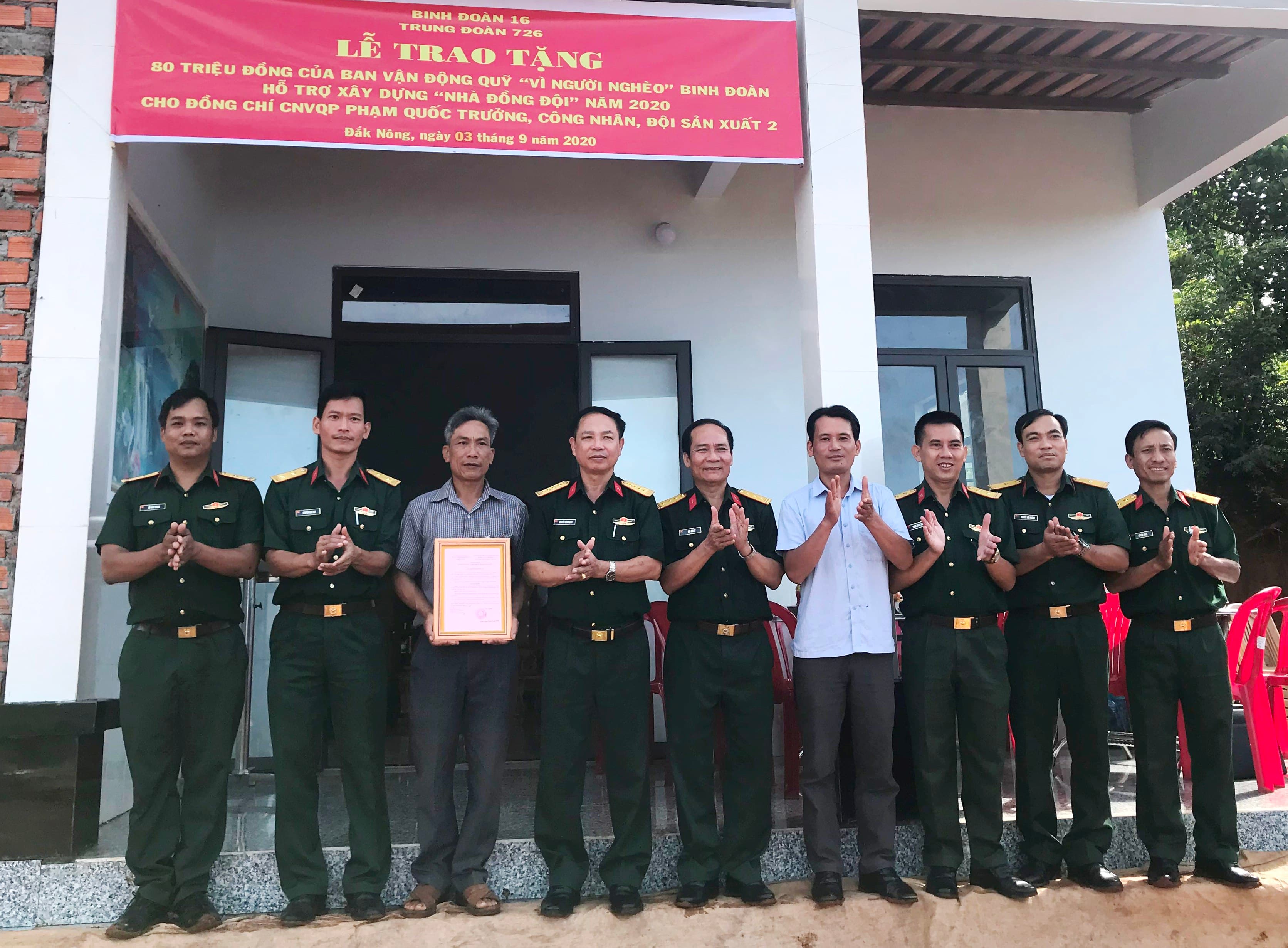 Trung đoàn 726 (Binh đoàn 16) bàn giao “Nhà đồng đội”