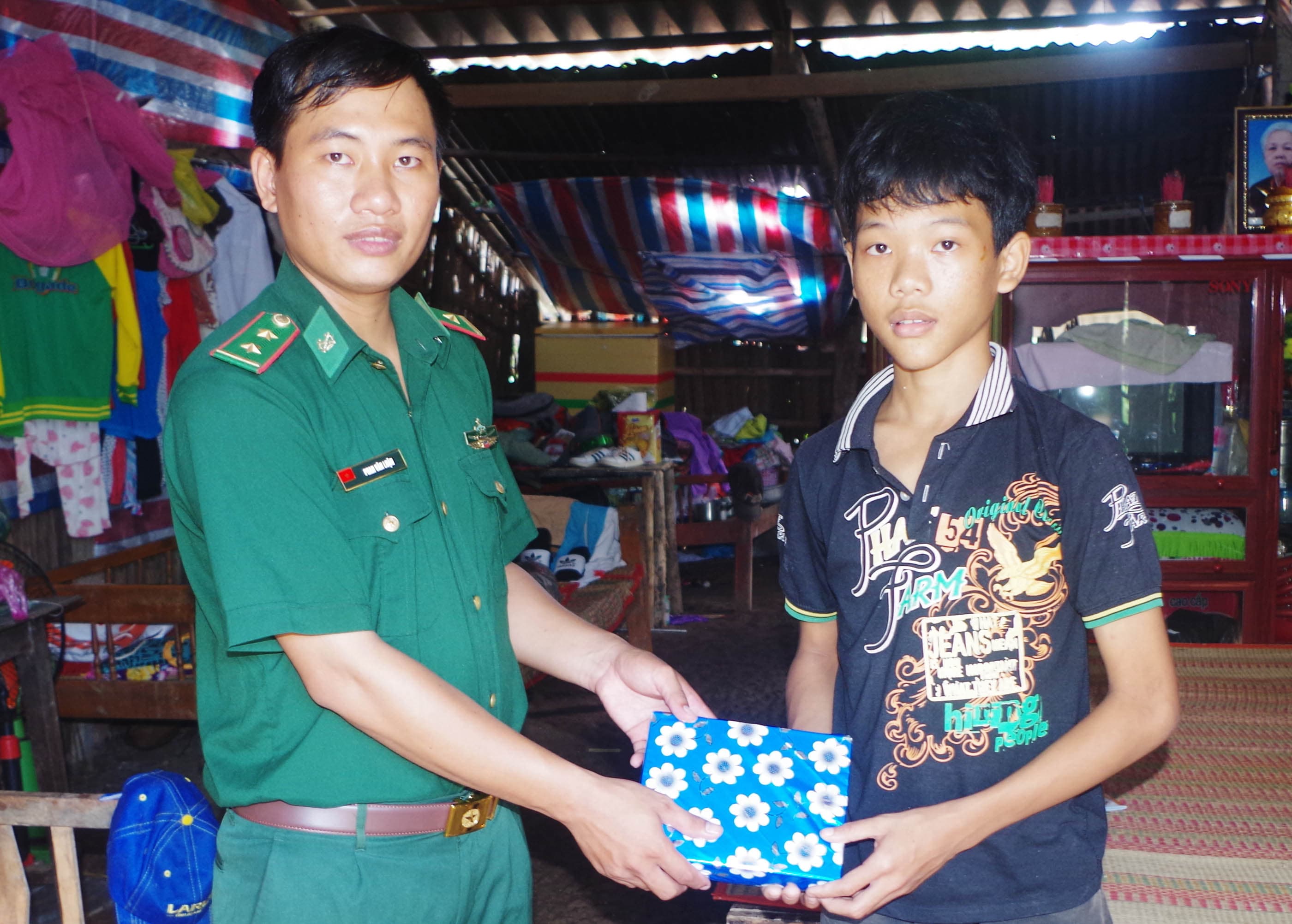 Nâng đỡ giấc mơ con trẻ vùng biên