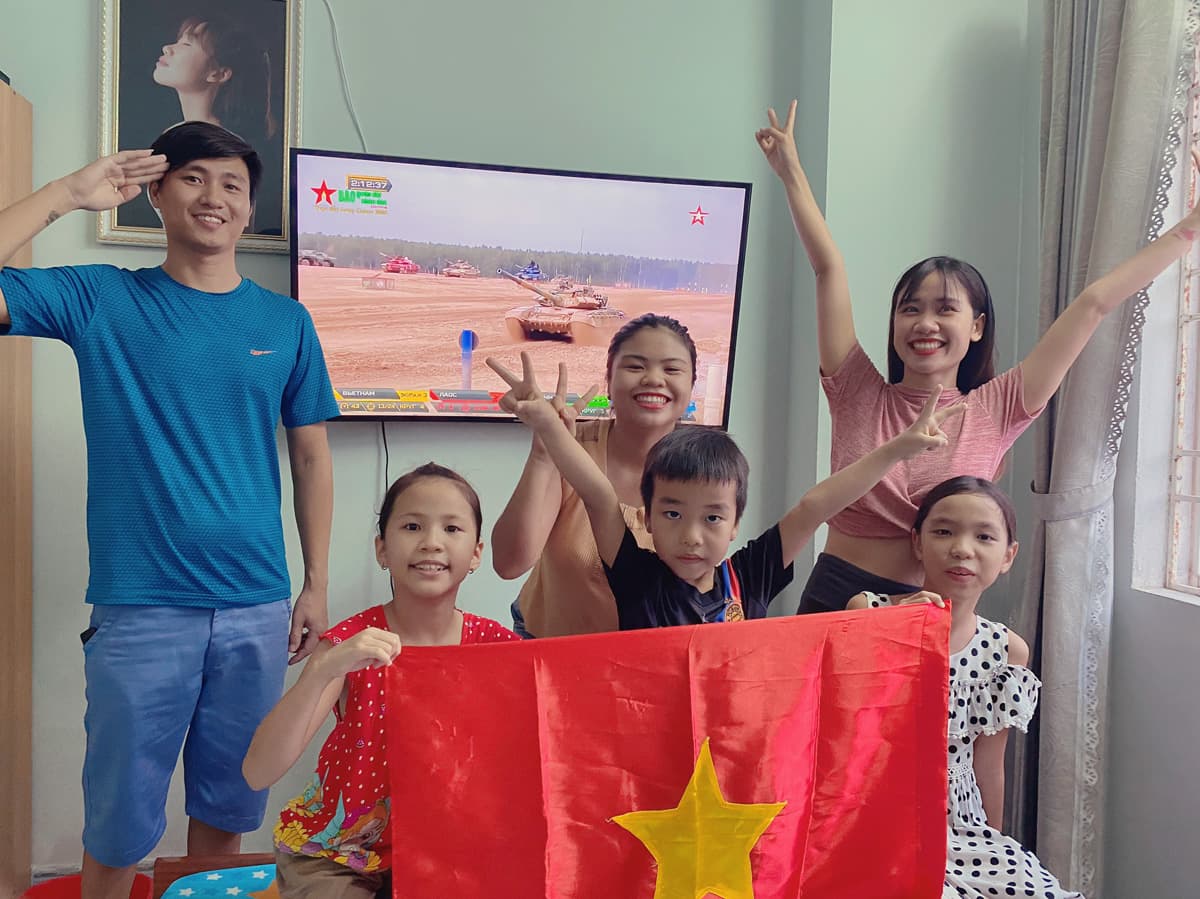 Cảm xúc dâng trào khi Đội xe tăng Việt Nam về đích đầu tiên