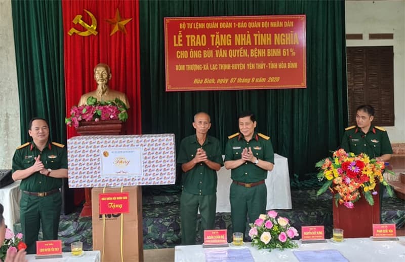 Trao nhà tình nghĩa tặng bệnh binh Bùi Văn Quyền
