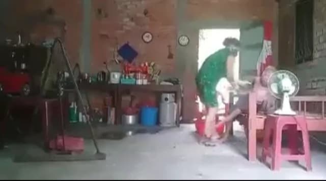 Đối xử với cha mẹ già yếu