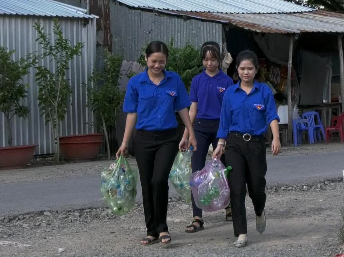 Thu đoàn phí bằng vỏ chai nhựa
