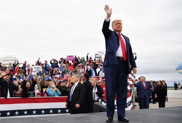 Tổng thống Donald Trump nỗ lực trong chặng đua nước rút