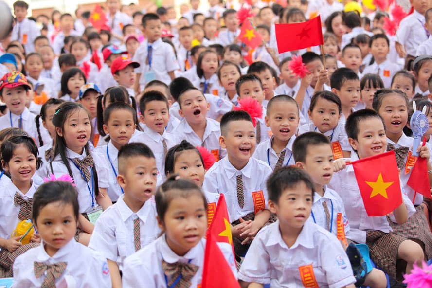 GIÁO DỤC THUYẾT PHỤC, NHÂN VĂN