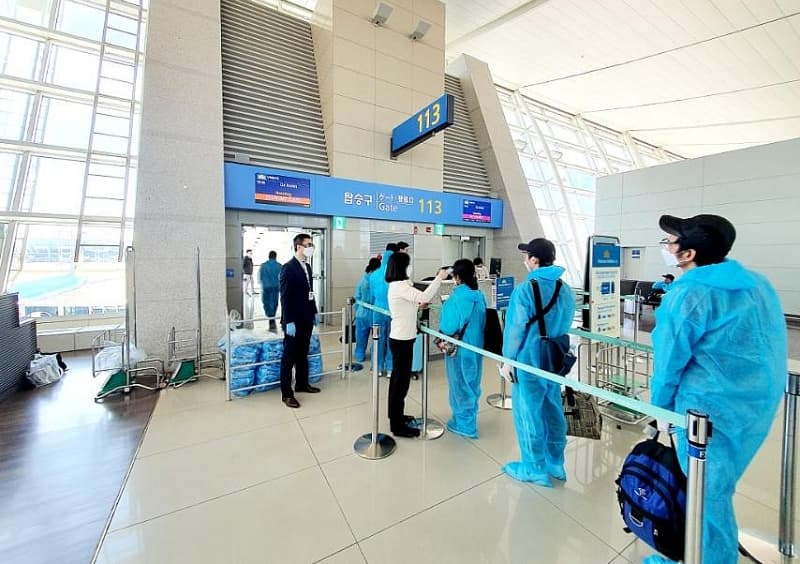 Tiếp tục đưa công dân Việt Nam về nước